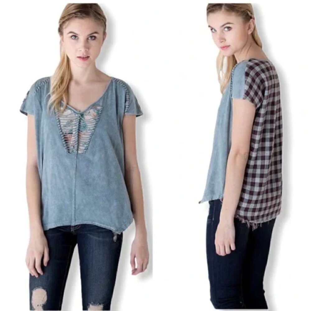 Gimmicks by‎ BKE Laser Cut Blue Plaid Short Sleeve Blouse S